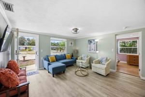 featured image of 370 E Fray St