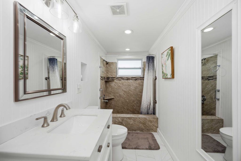 370 E Fray St - Photo 3 of 12