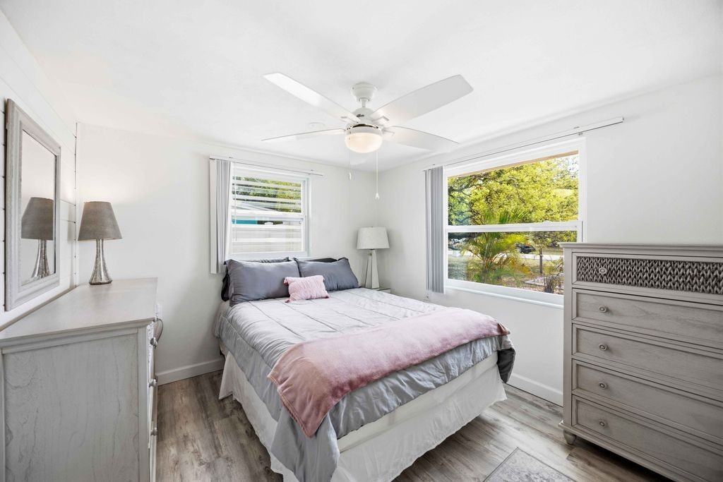 370 E Fray St - Photo 4 of 12