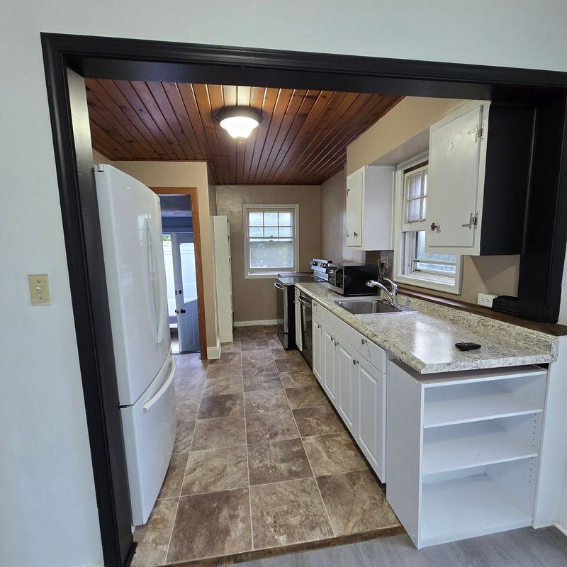 21676 N Essex Dr - Photo 2 of 39