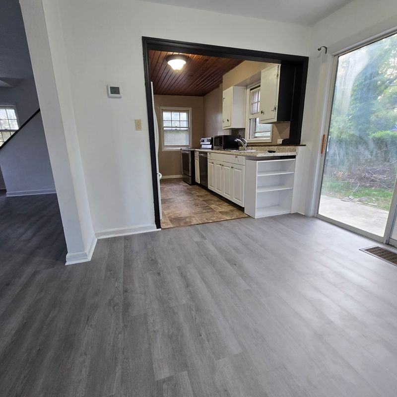 21676 N Essex Dr - Photo 4 of 39