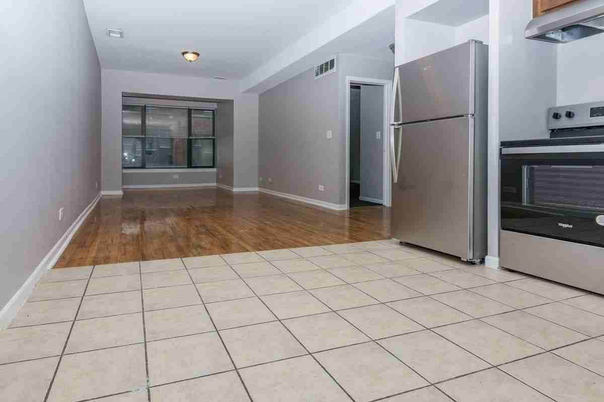 6135 S Indiana Ave - Photo 3 of 18