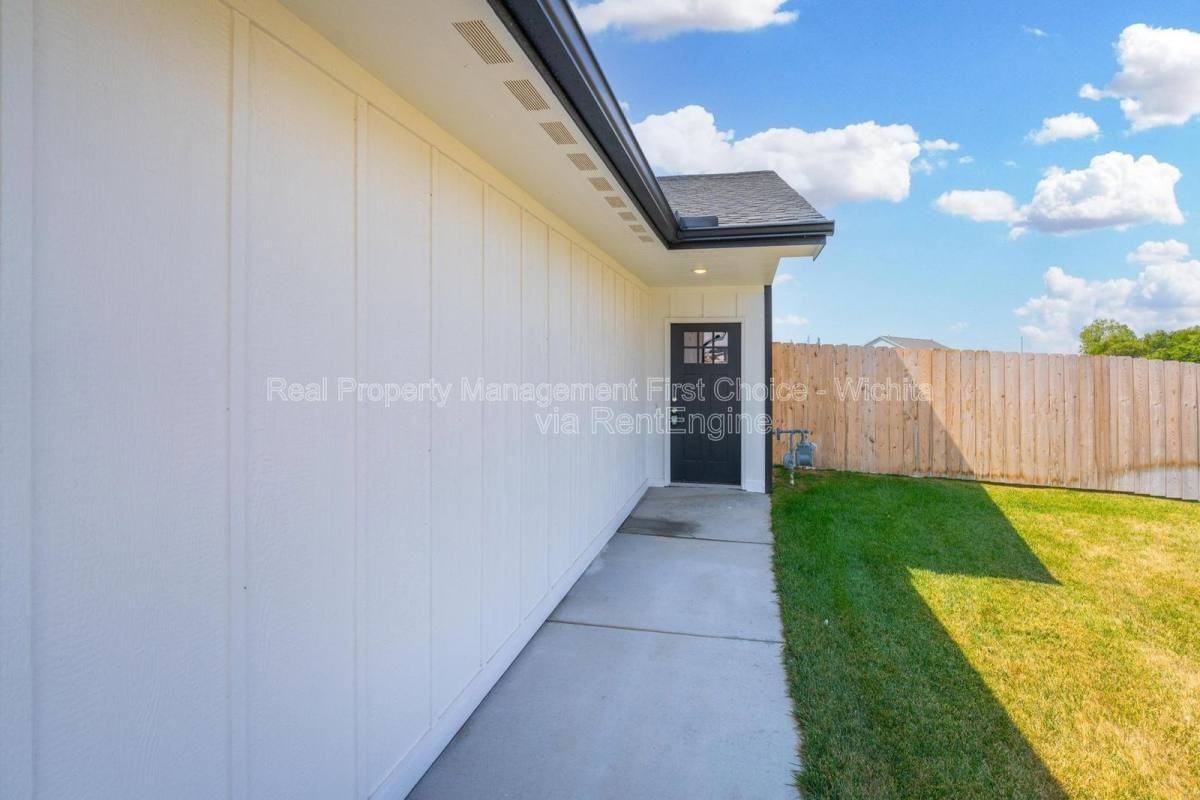 3426 W Angel St - Photo 2 of 10