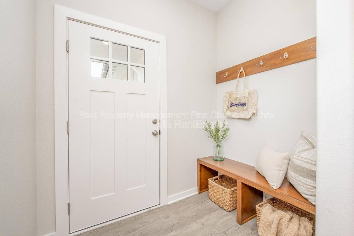 3426 W Angel St - Photo 3 of 10