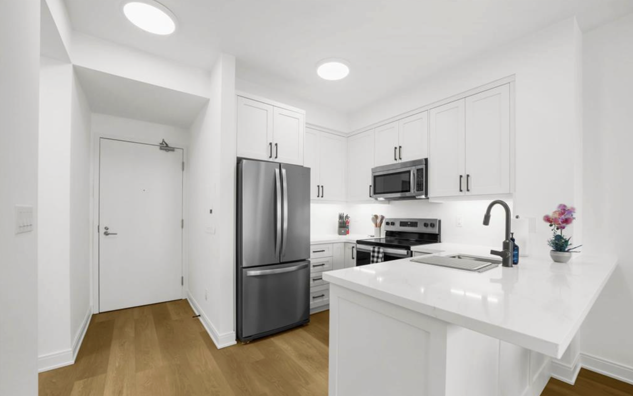 Yonge St & Yorkville Ave - Photo 2 of 15