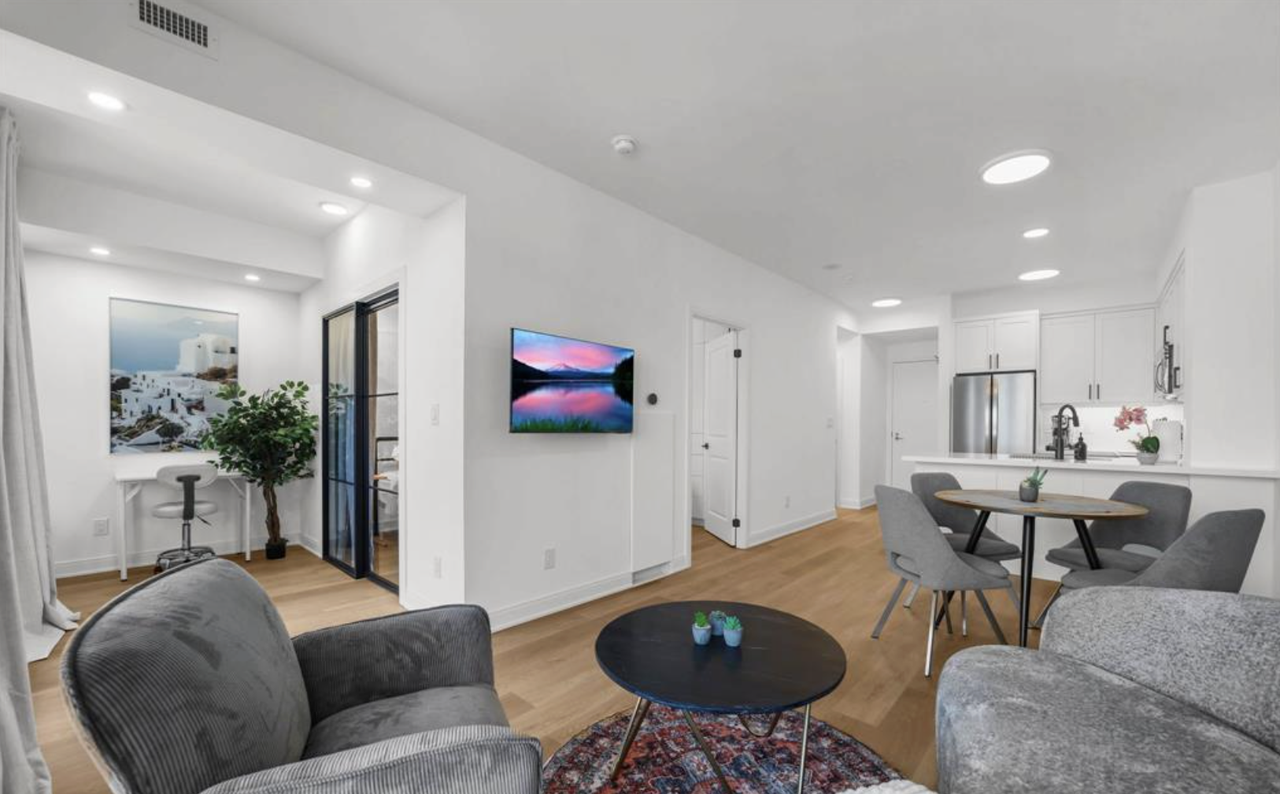 Yonge St & Yorkville Ave - Photo 5 of 15