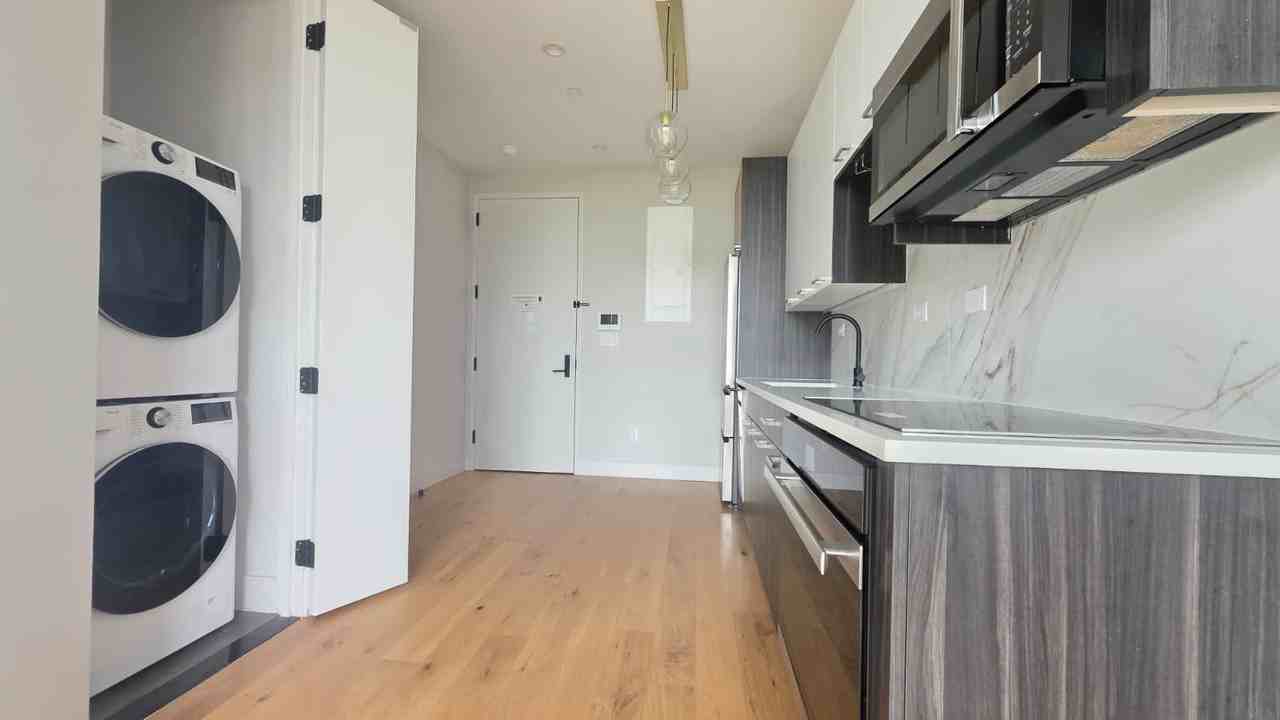 1890 Pelham Parkway South #6D - Photo 2 of 15