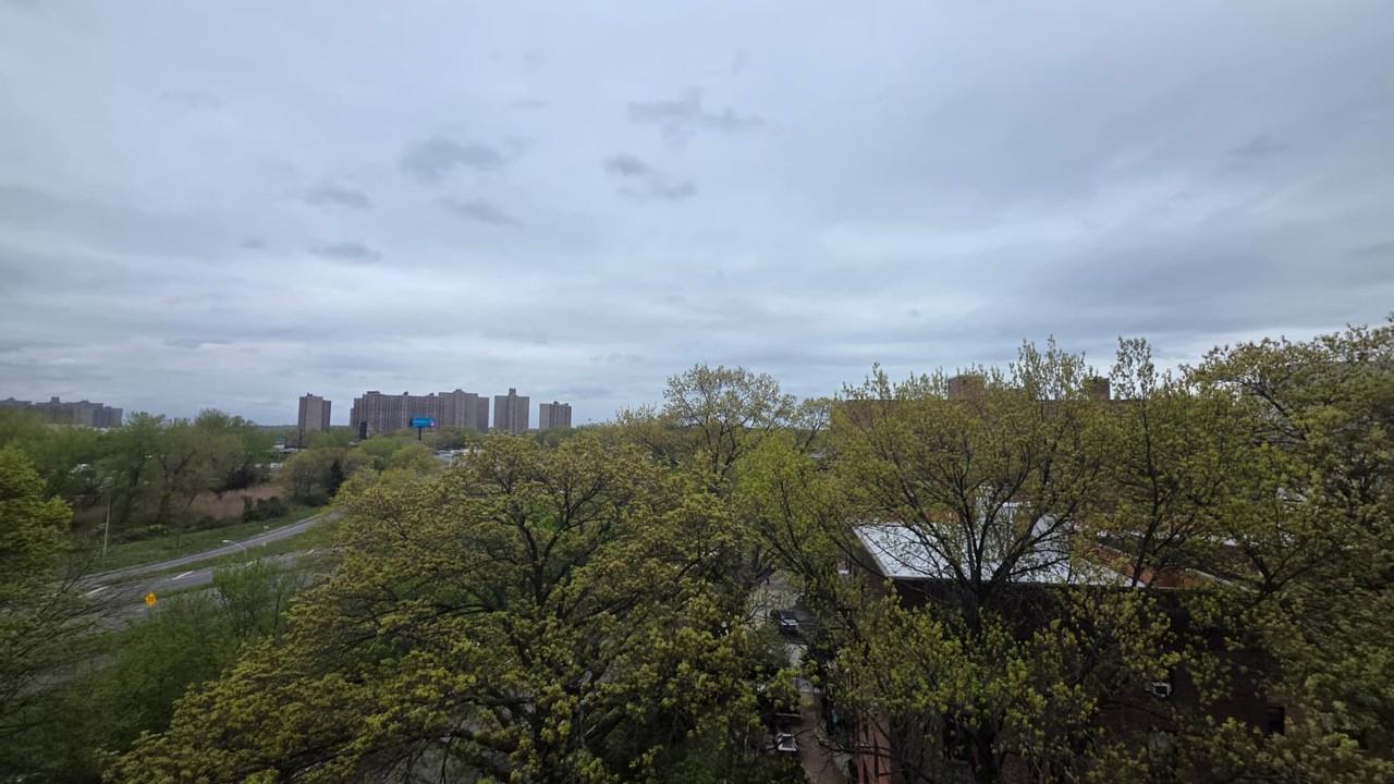 1890 Pelham Parkway South #6D - Photo 4 of 15