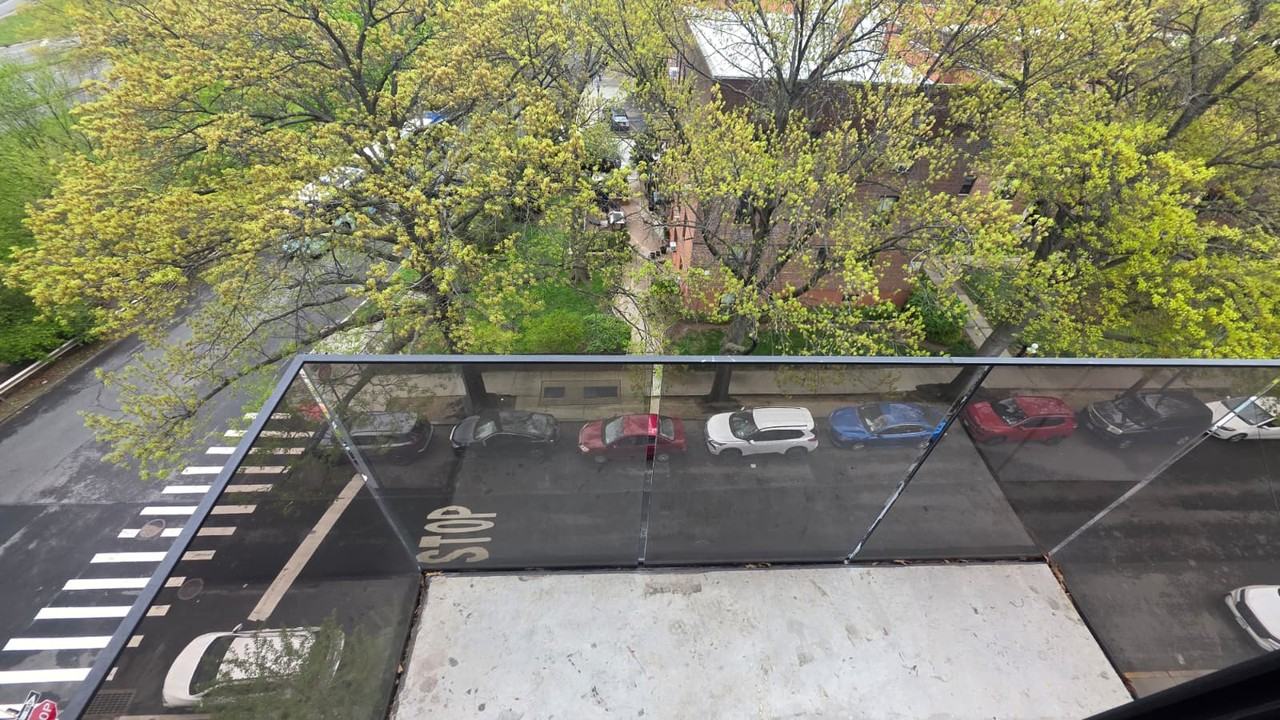 1890 Pelham Parkway South #6D - Photo 3 of 15