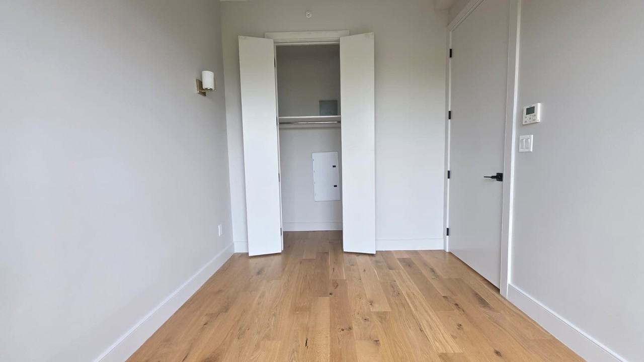 1890 Pelham Parkway South #6D - Photo 6 of 15