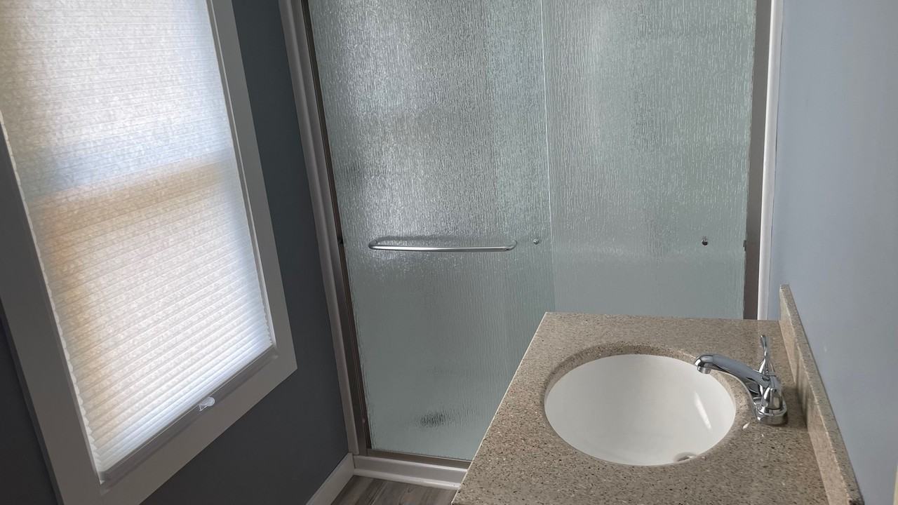 608 Sarah St 2nd Fl - Photo 4 of 5