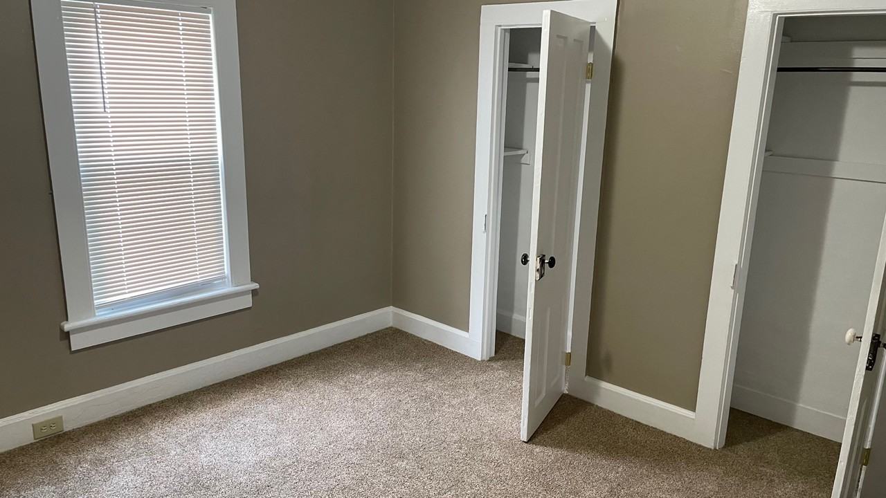 608 Sarah St 2nd Fl - Photo 3 of 5