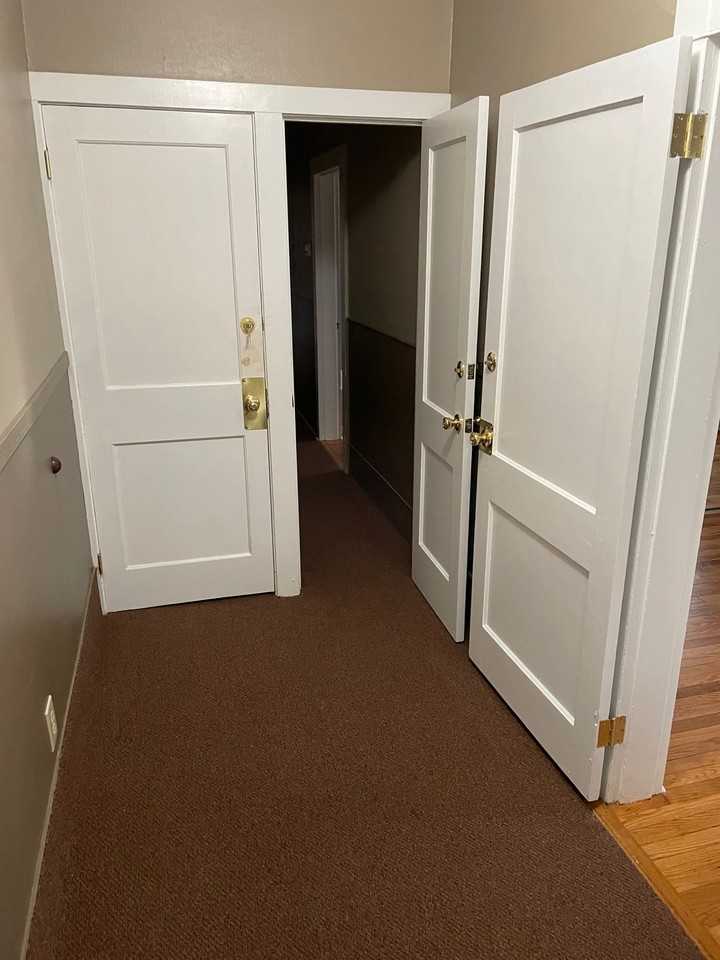 608 Sarah St 2nd Fl - Photo 2 of 5