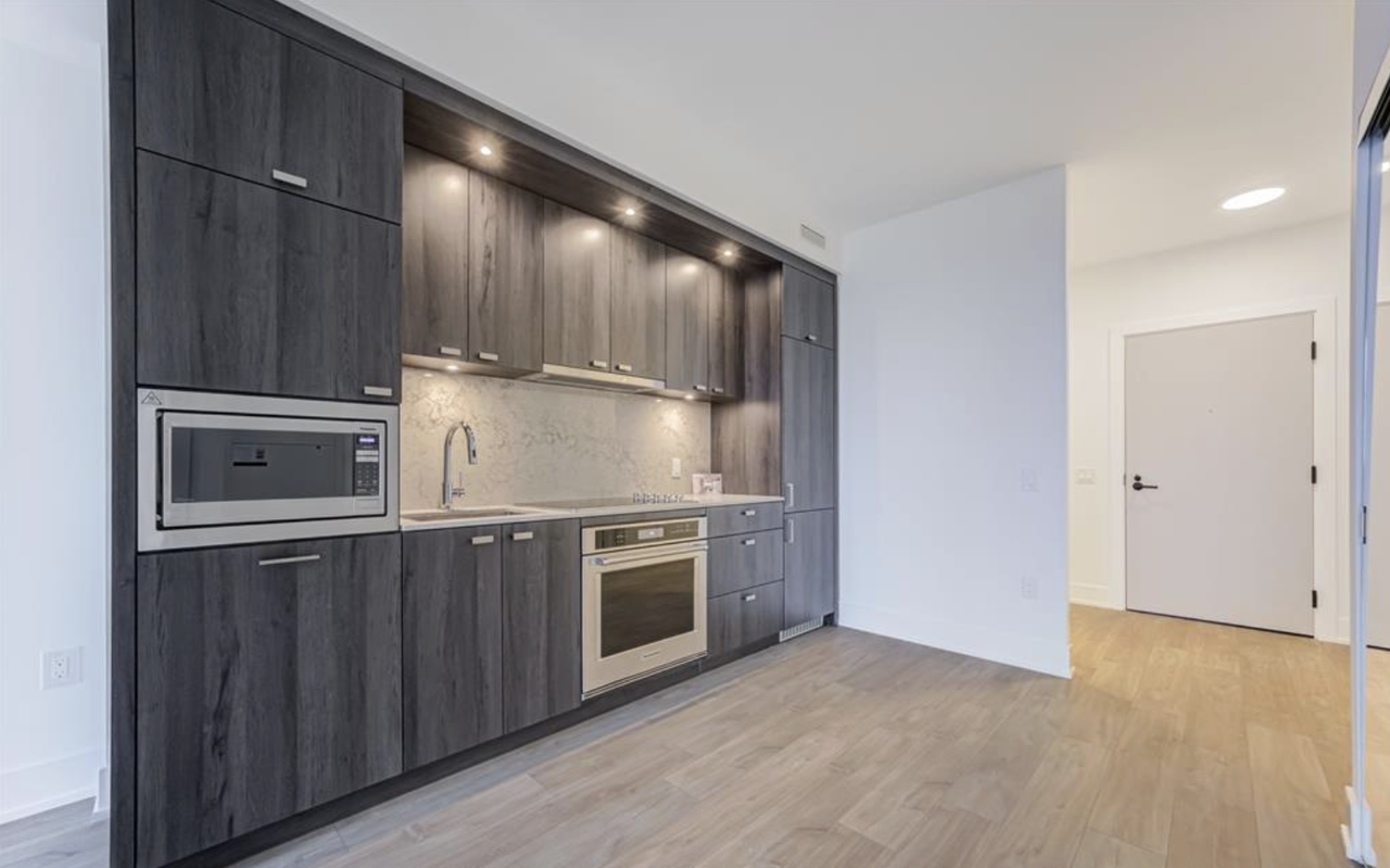 Ossington Ave & Dupont St - Photo 4 of 20