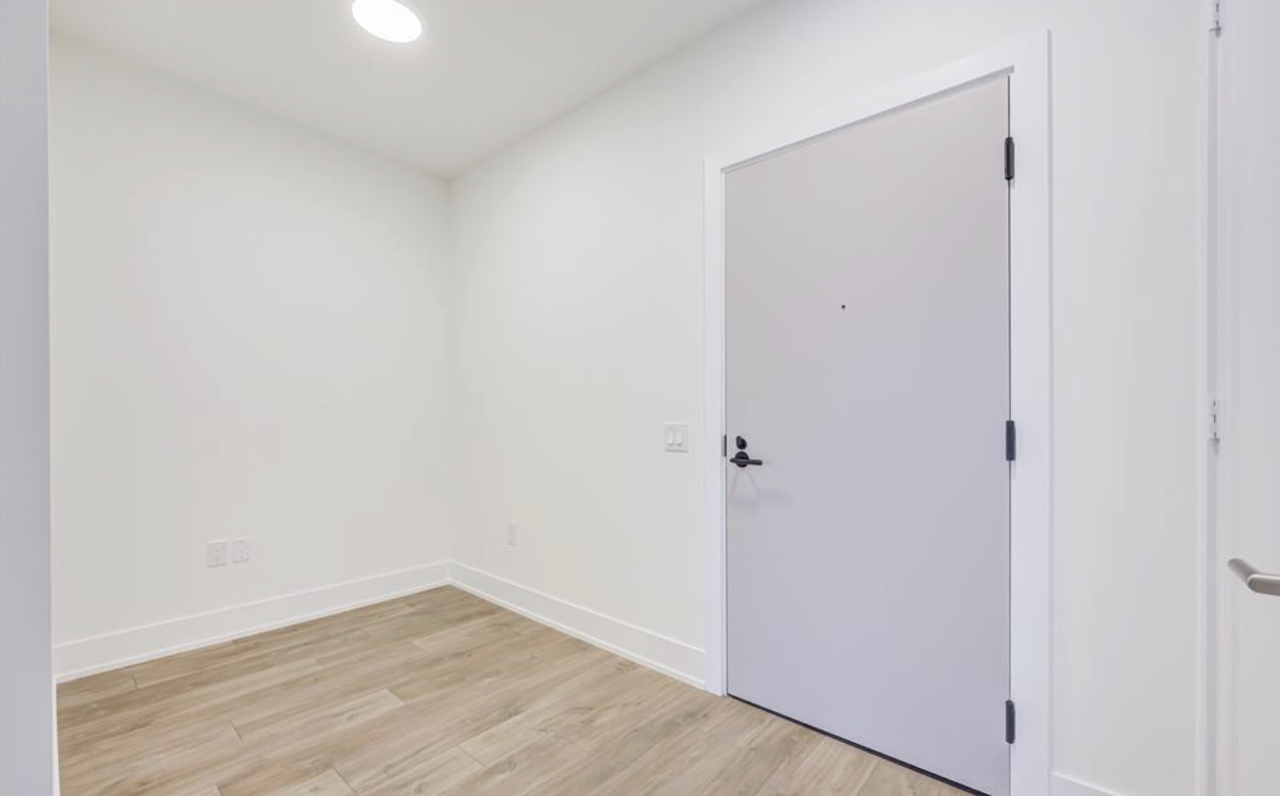 Ossington Ave & Dupont St - Photo 6 of 20