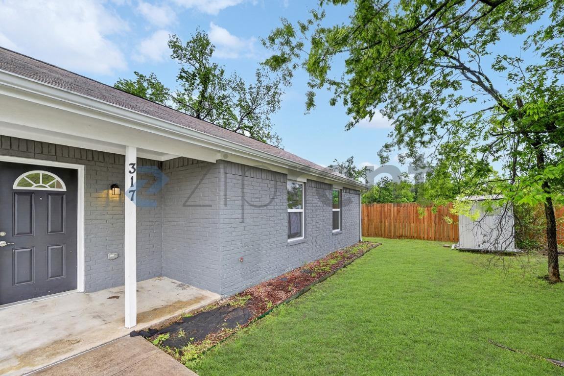 317 Jones St - Photo 4 of 21