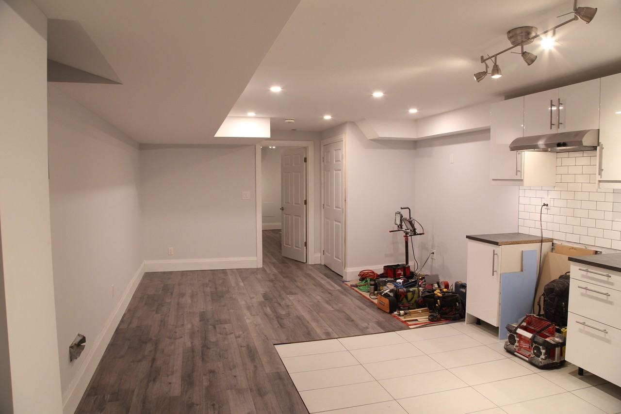 168 Montrose Ave - Photo 3 of 7