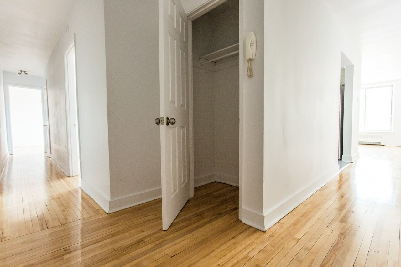 6001 Ch De La Côte-Saint-Luc — photo 1