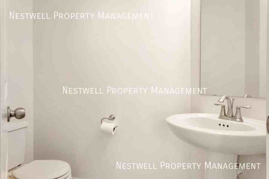 989 W Coral Charm Way