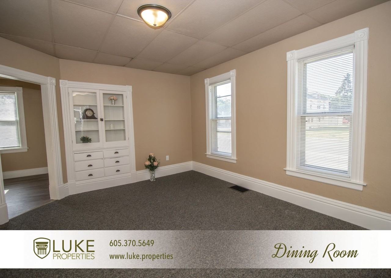 203 S Summit Ave - Photo 5 of 32