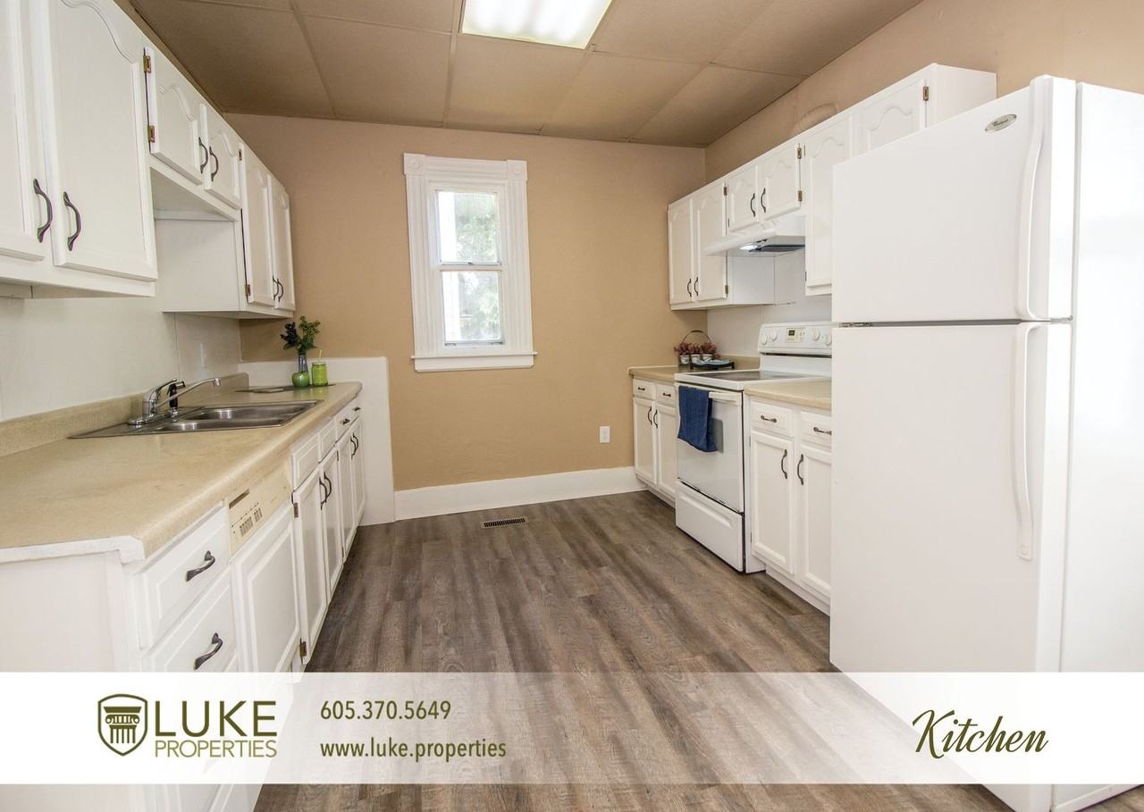 203 S Summit Ave - Photo 6 of 32