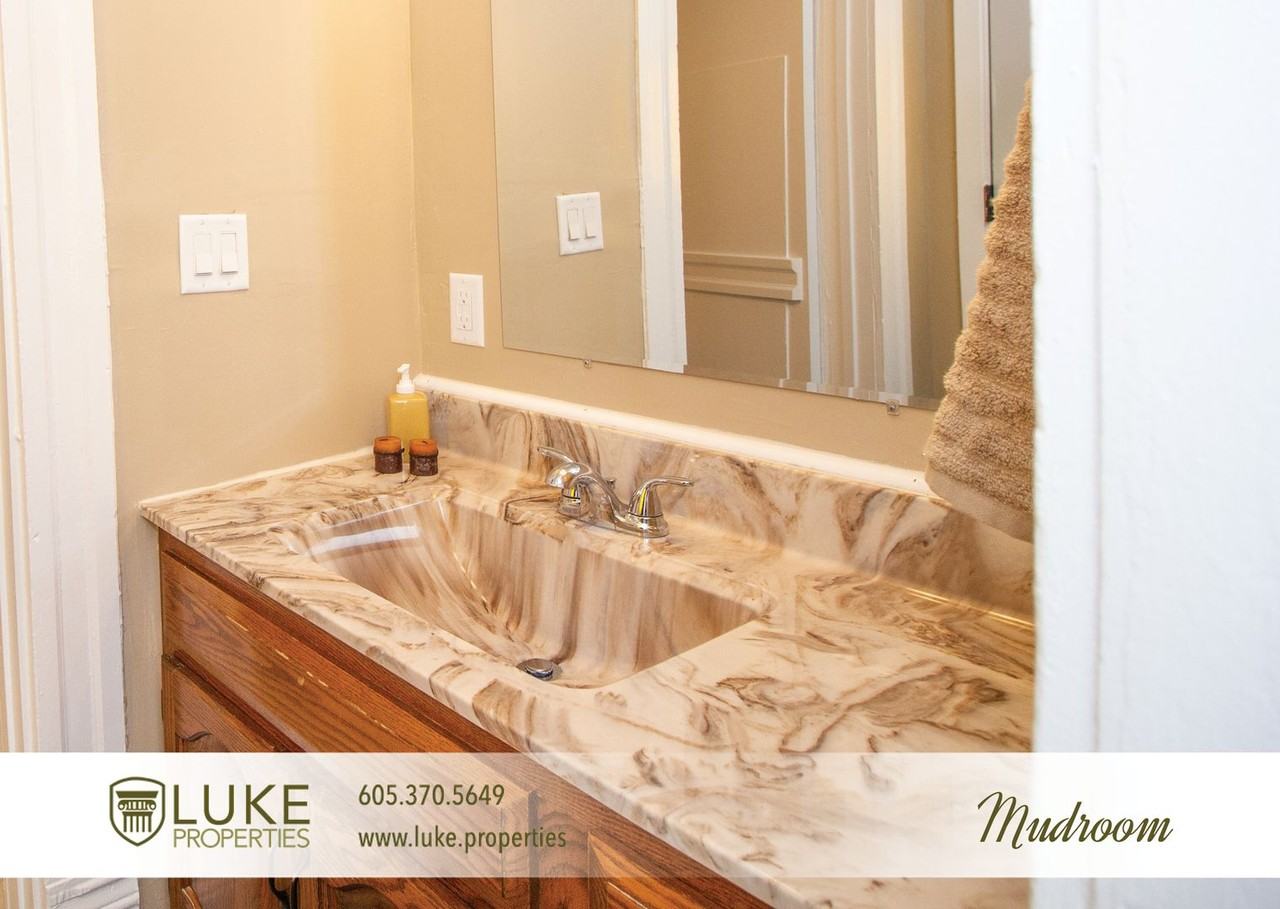 203 S Summit Ave - Photo 7 of 32