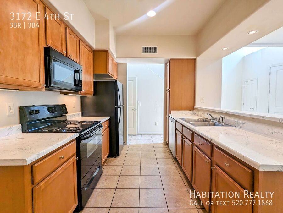 3172 E 4th St - Photo 3 of 24