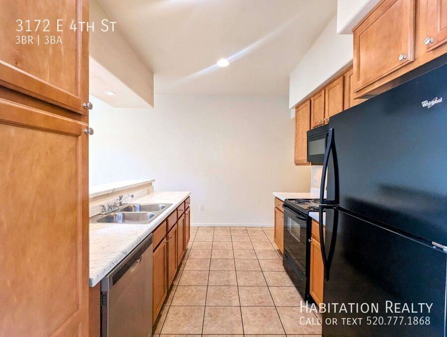 3172 E 4th St - Photo 5 of 24