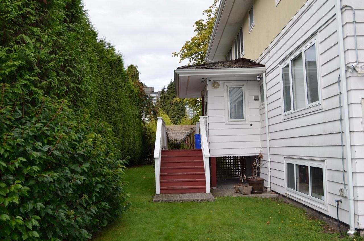 1806 Western Parkway - Photo 2 of 24