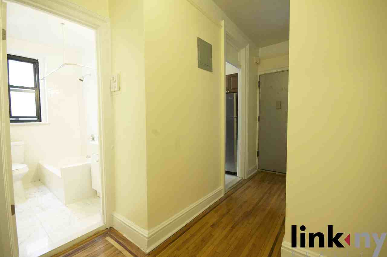 736 W 173 #C43 - Photo 3 of 12