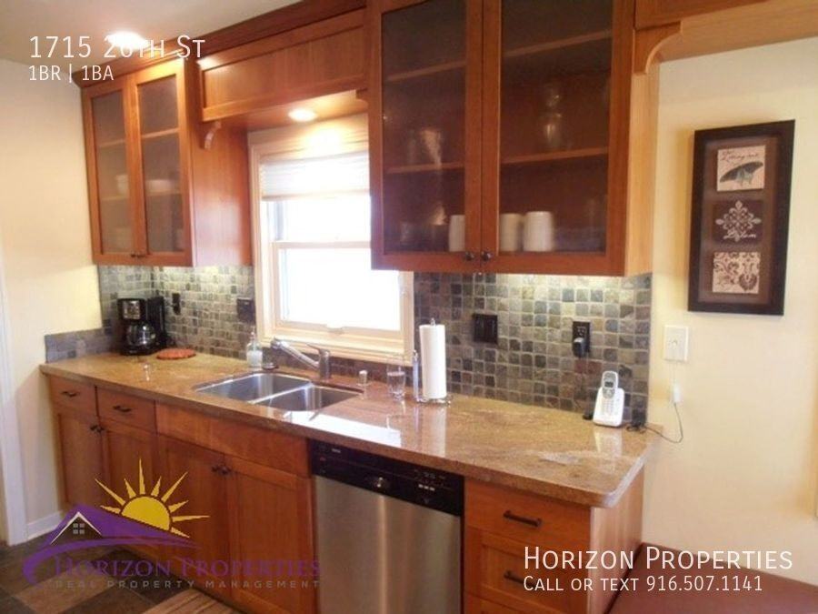 1715 26th St - Photo 7 of 23