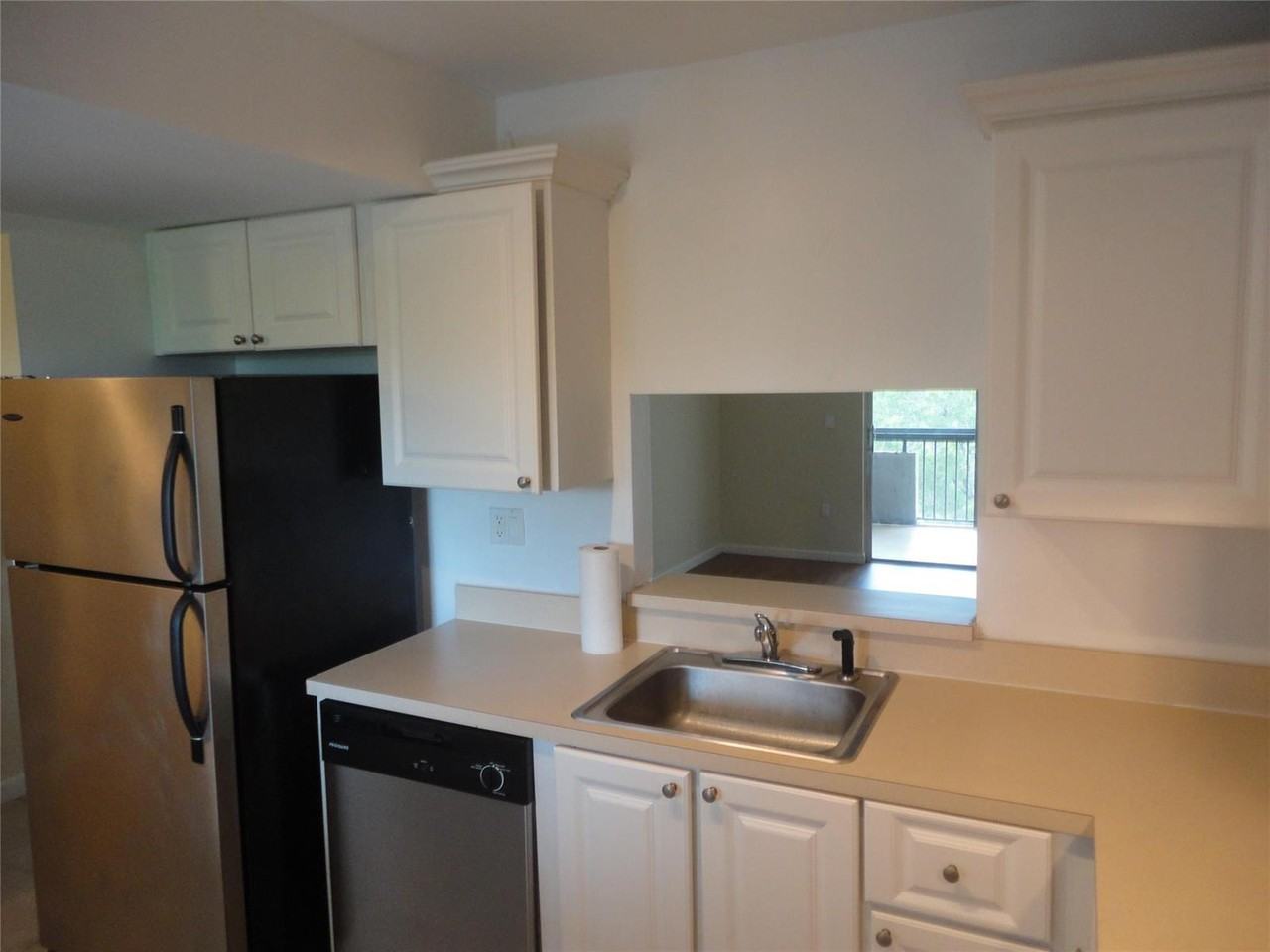 731 North Pine Island Road #402 - Photo 2 of 6