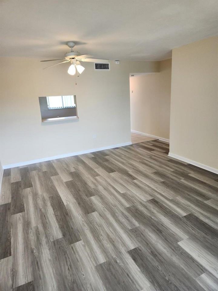 731 North Pine Island Road #402 - Photo 3 of 6