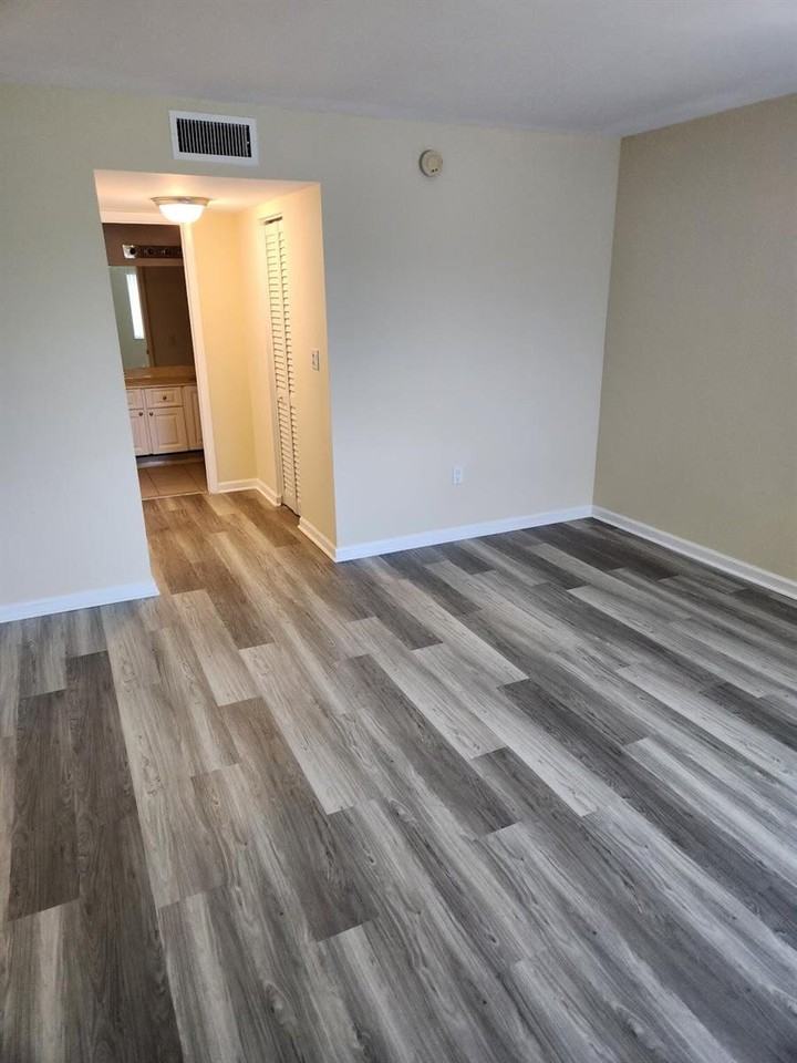 731 North Pine Island Road #402 - Photo 4 of 6