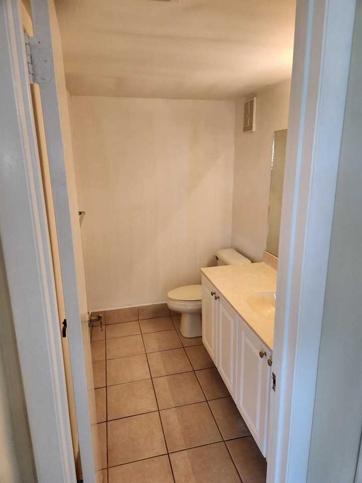 731 North Pine Island Road #402 - Photo 6 of 6