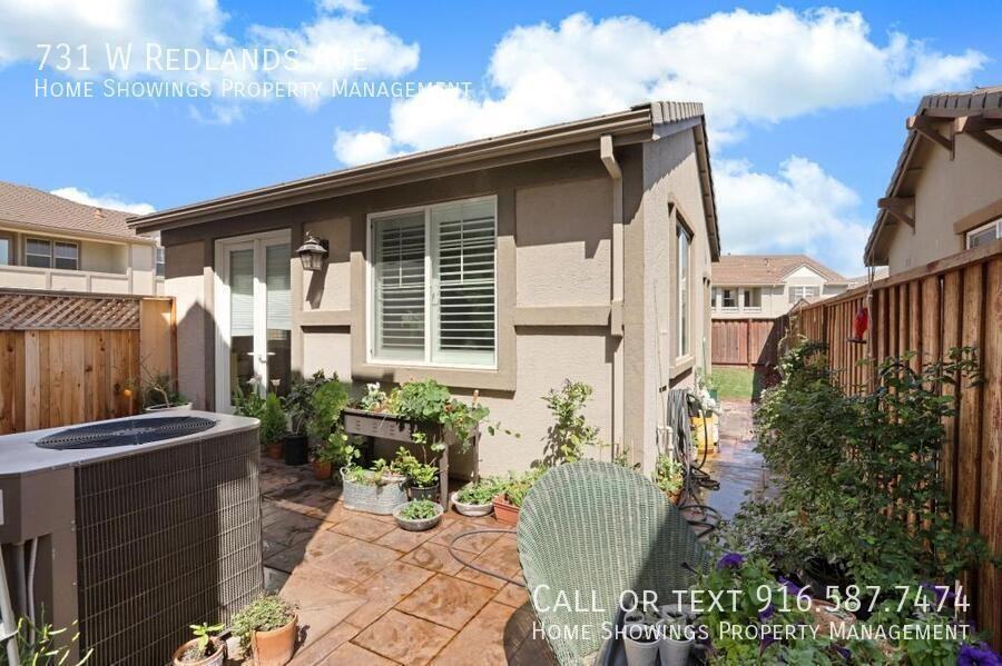 731 W Redlands Ave - Photo 2 of 3