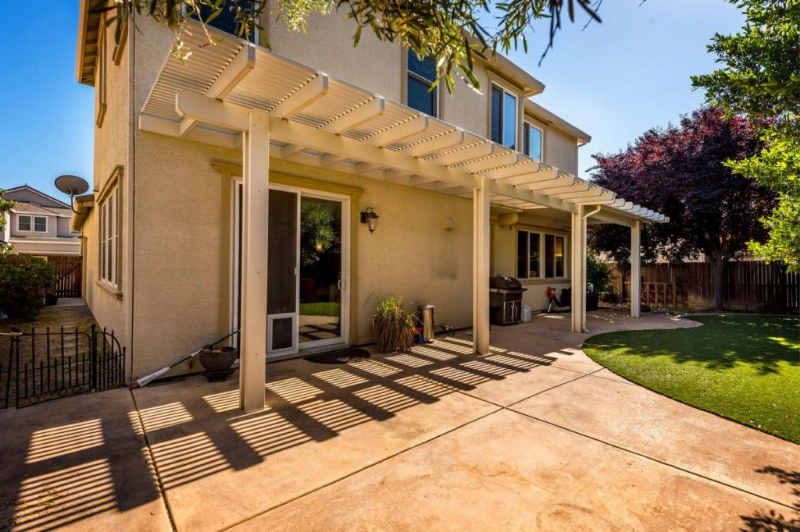 1689 Markdale Ln - Photo 3 of 17