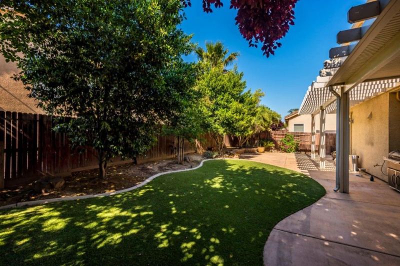 1689 Markdale Ln - Photo 4 of 17