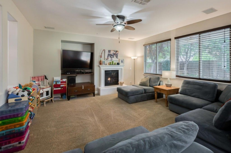 1689 Markdale Ln - Photo 7 of 17