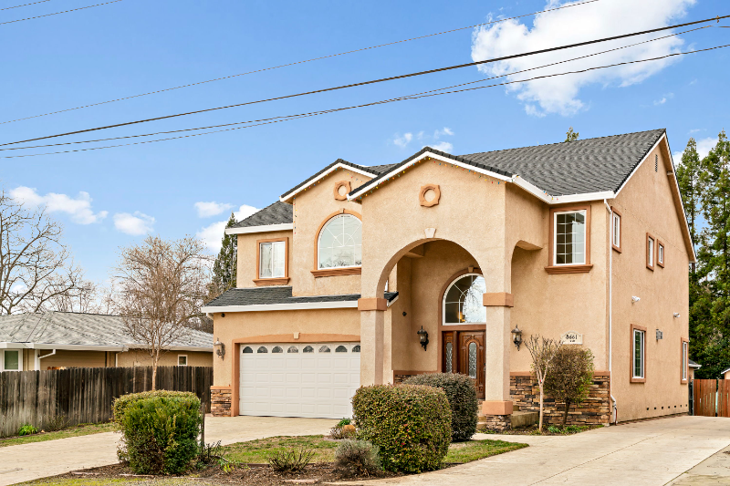 8661 Elm Ave - Photo 3 of 36