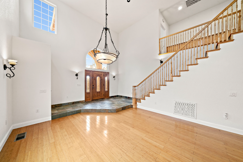 8661 Elm Ave - Photo 5 of 36