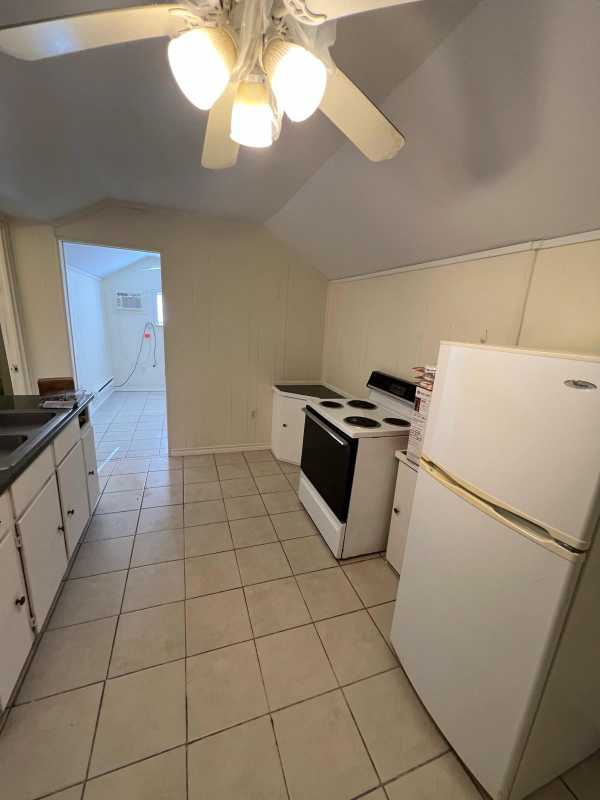 1120 N Harrison Ave - Photo 5 of 9