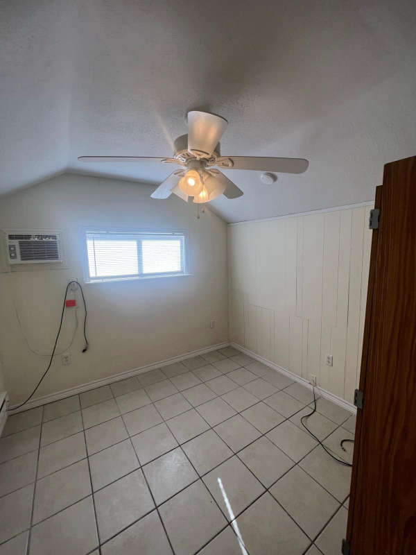 1120 N Harrison Ave - Photo 7 of 9