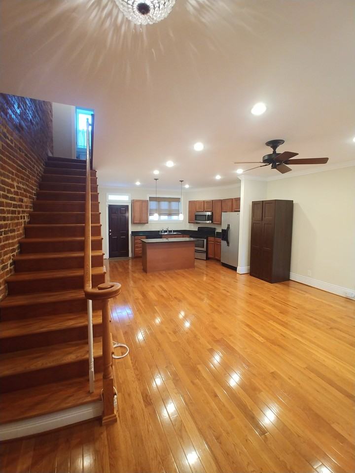 1354 Pennsylvania Ave Se - Photo 3 of 10