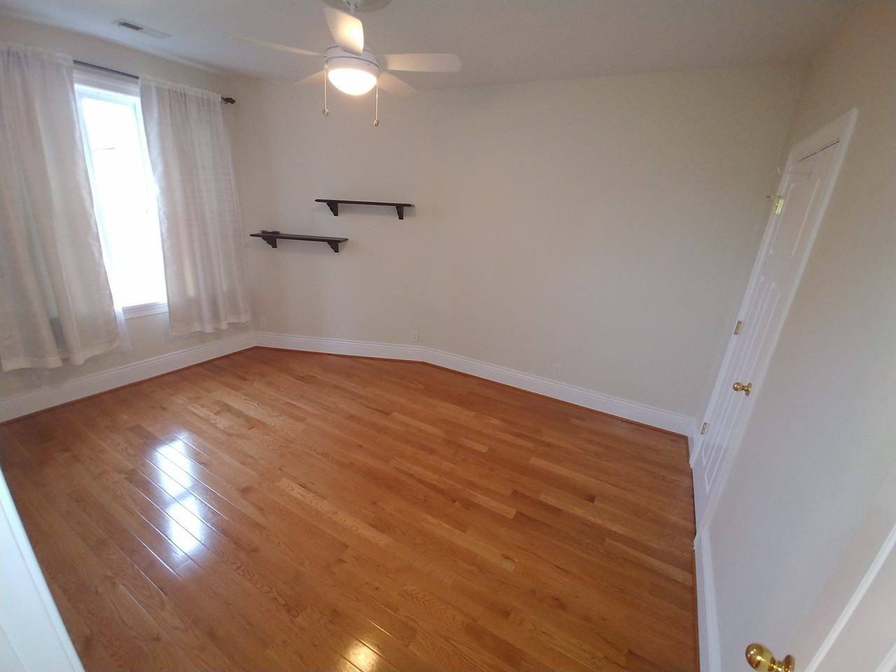 1354 Pennsylvania Ave Se - Photo 4 of 10