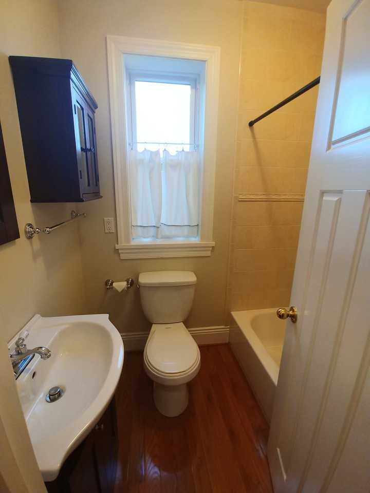 1354 Pennsylvania Ave Se - Photo 5 of 10