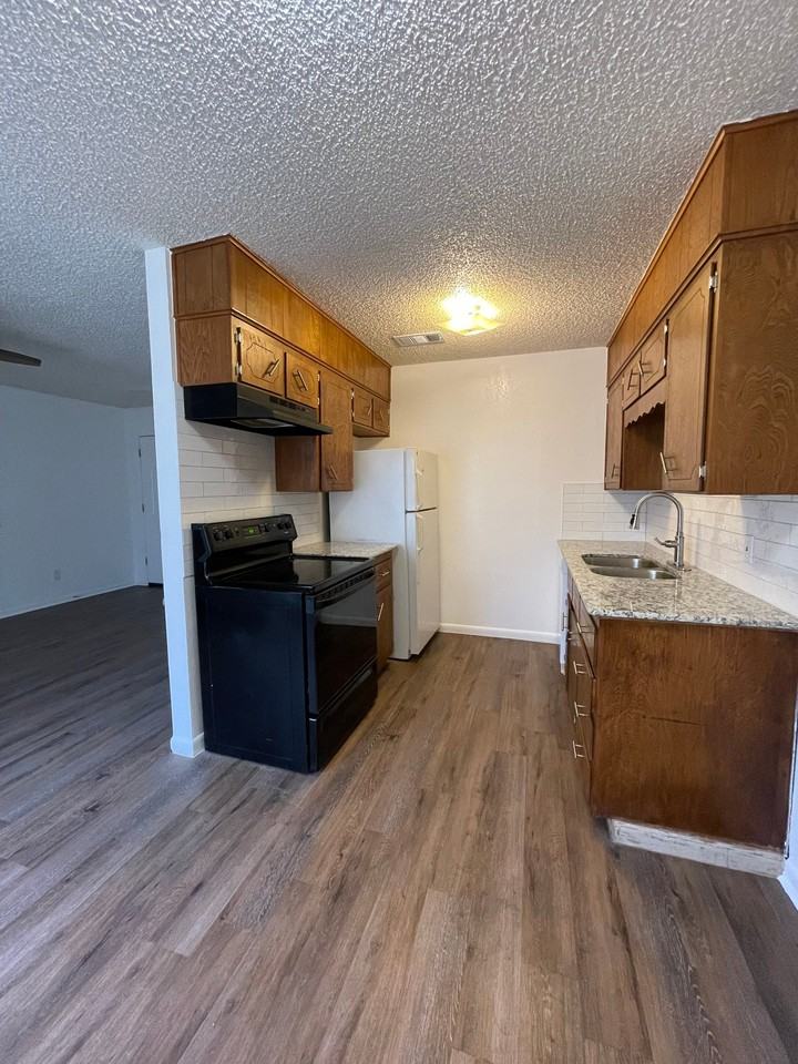 1702 Kirk Ave #101 - Photo 3 of 10