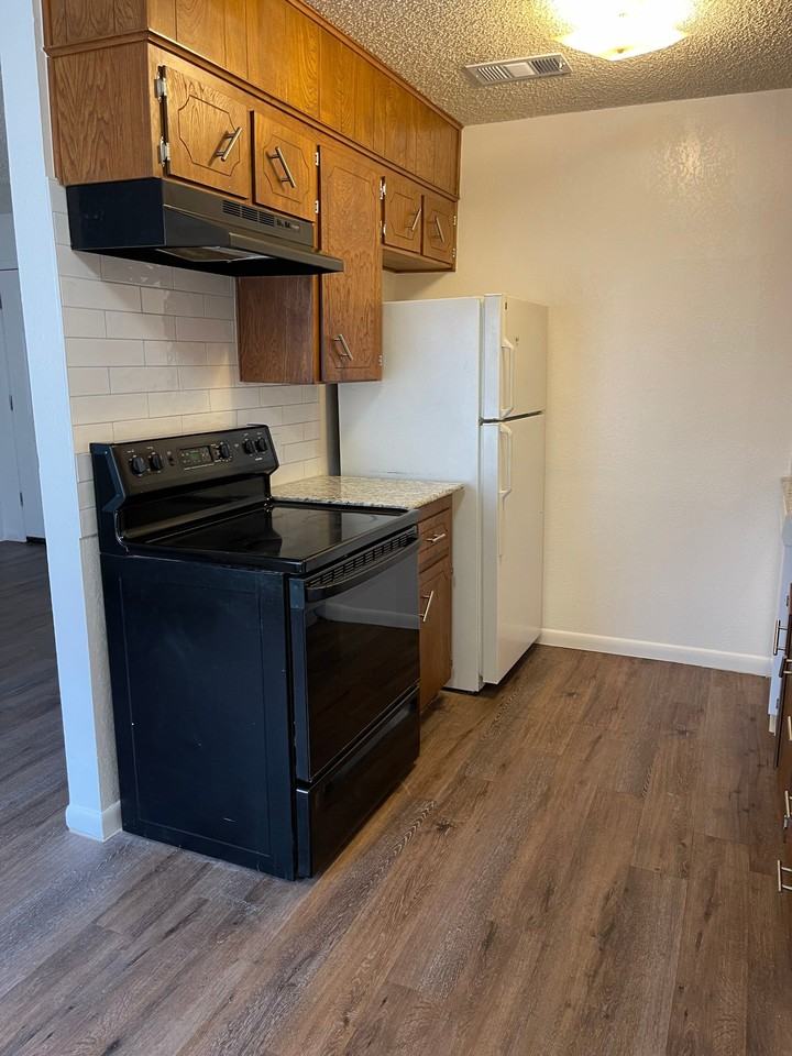 1702 Kirk Ave #101 - Photo 4 of 10