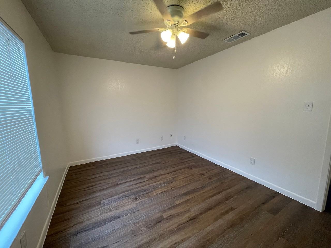 1702 Kirk Ave #101 - Photo 7 of 10