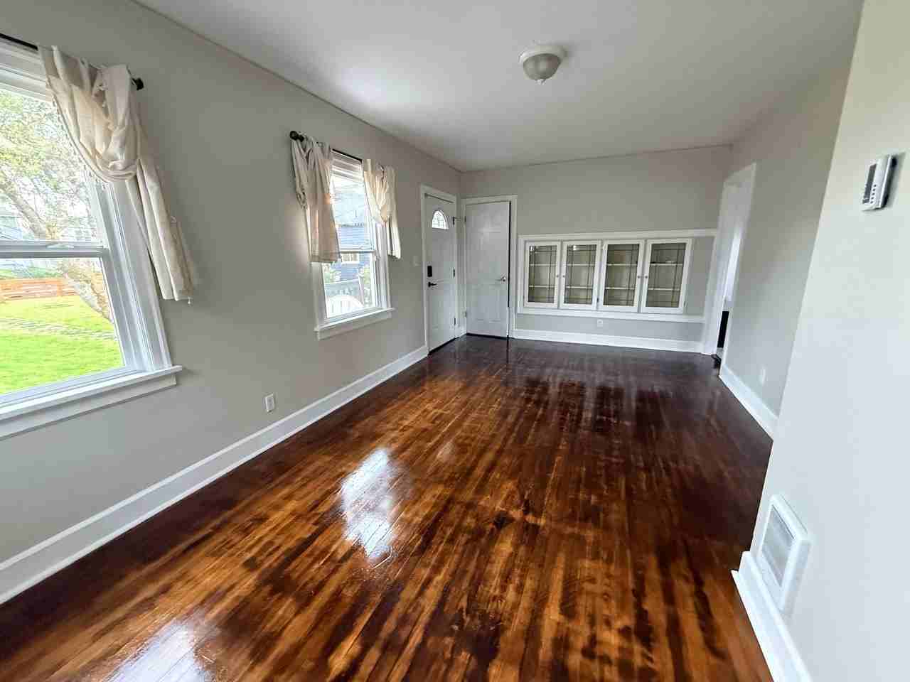 2115 Wetmore Ave - Photo 2 of 16